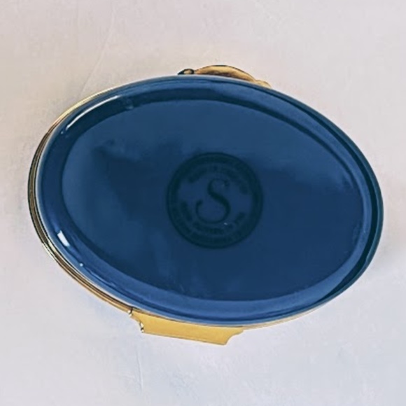 Staffordshire Enamels Pill Box - Picture 12 of 16